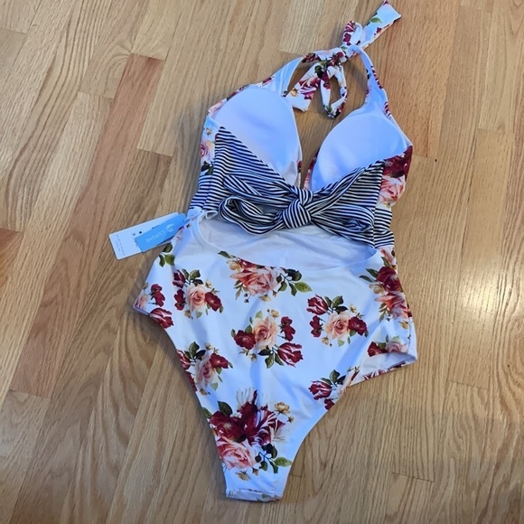 NWT Cupshe One Piece Floral Halter Swimsuit | Size XL - Picture 4 of 5